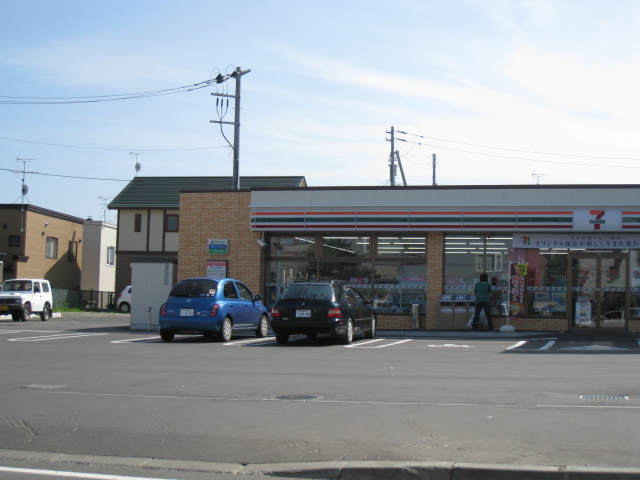 Convenience store. Seven-Eleven Sapporo Tsukisamu Higashi 19-chome up (convenience store) 387m