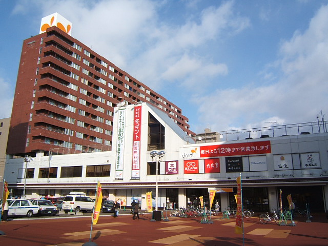 Supermarket. 800m to Daiei Higashisapporo store (Super)