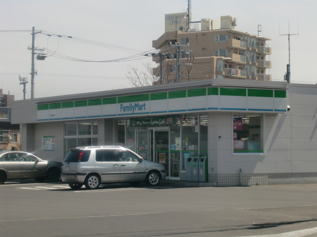 Convenience store. Family Mart (convenience store) to 200m