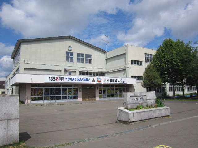 Primary school. 649m to Sapporo Municipal Higashishiroishi elementary school (elementary school)