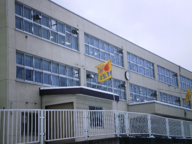 Primary school. 157m to Sapporo Tatsunishi Shiraishi elementary school (elementary school)
