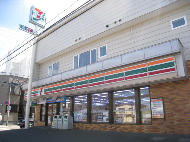 Convenience store. Seven-Eleven Sapporo Hongo store up (convenience store) 326m