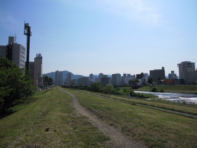 park. 834m until Toyohira Bridge south green space (park)
