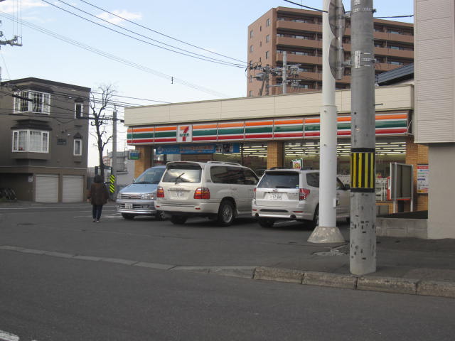 Convenience store. Seven-Eleven Sapporo Shiraishi center Article store up (convenience store) 178m