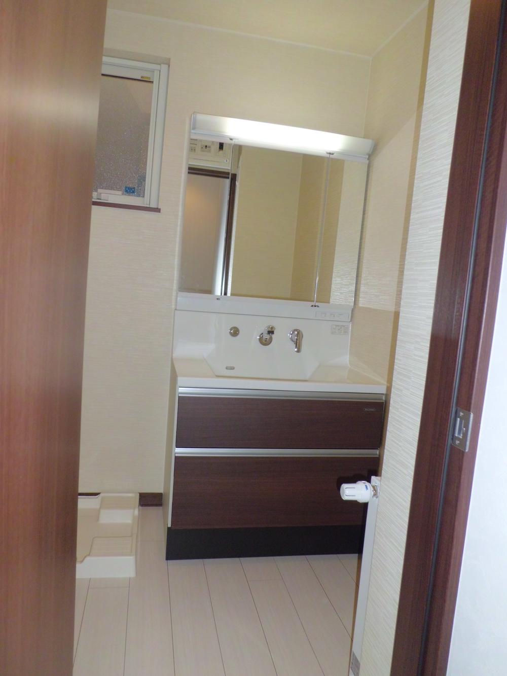 Wash basin, toilet. Indoor (10 May 2013) Shooting