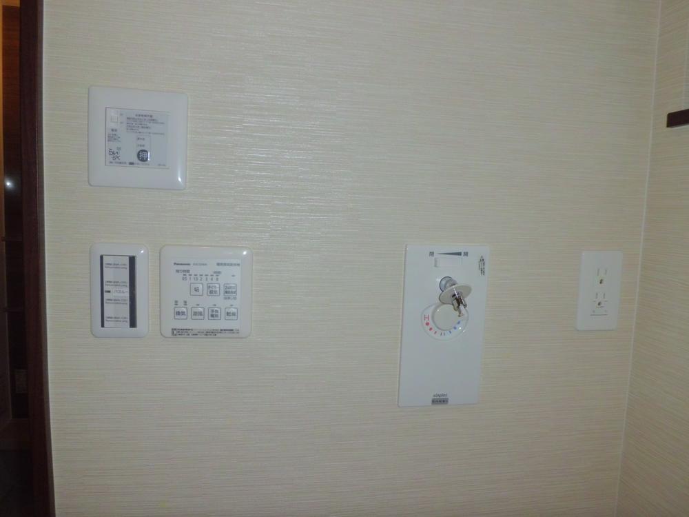 Wash basin, toilet. Indoor (10 May 2013) Shooting Bathroom with heating dryer