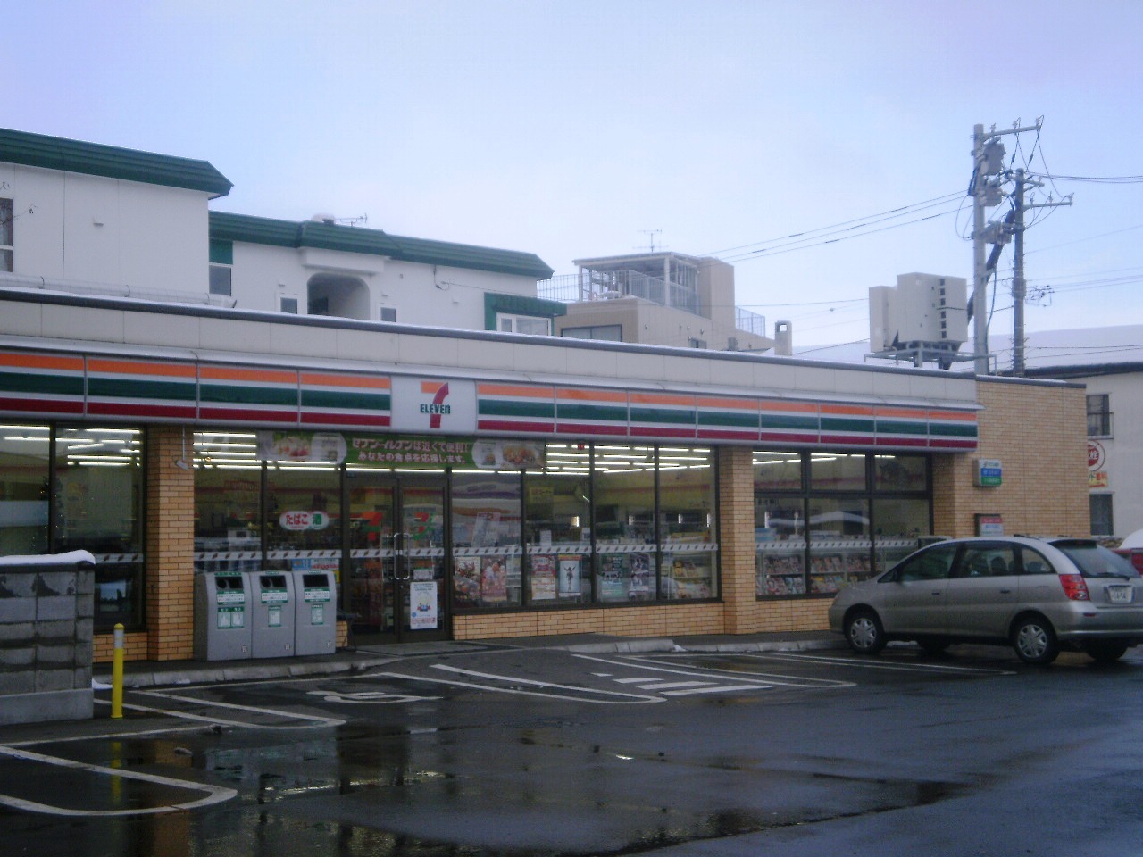 Convenience store. Seven-Eleven Sapporo Kitago 3 Article 8-chome up (convenience store) 309m