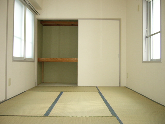 Other room space. Also become beautiful tatami