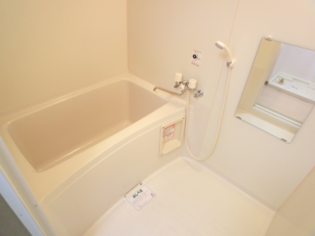 Bath. Bathing of comfortable size ・ Comforting environment