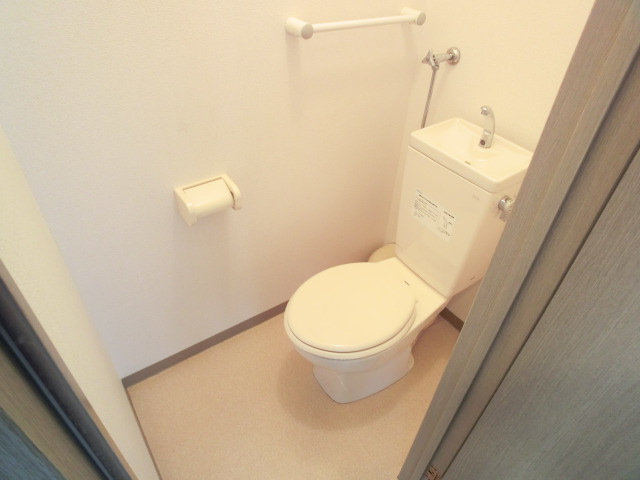 Toilet. Clean toilet ・ Cleaned