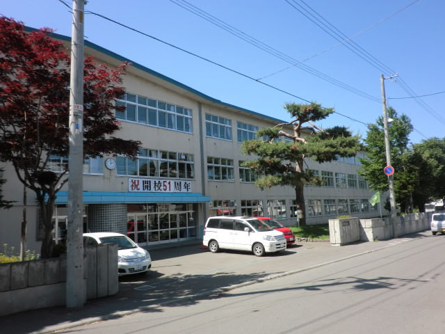 Primary school. 337m to Sapporo Municipal Nango elementary school (elementary school)