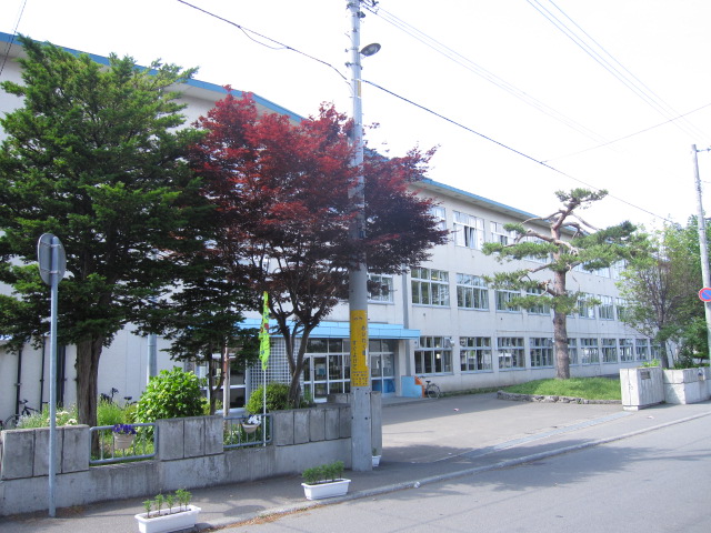 Primary school. 629m to Sapporo Municipal Nango elementary school (elementary school)