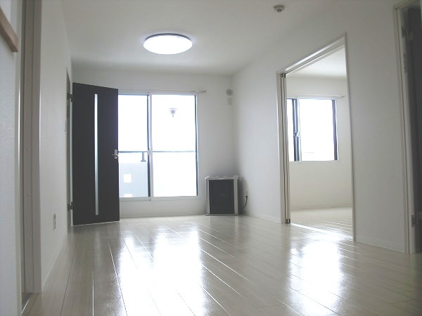 Living and room. Bright room was based on white ☆ 