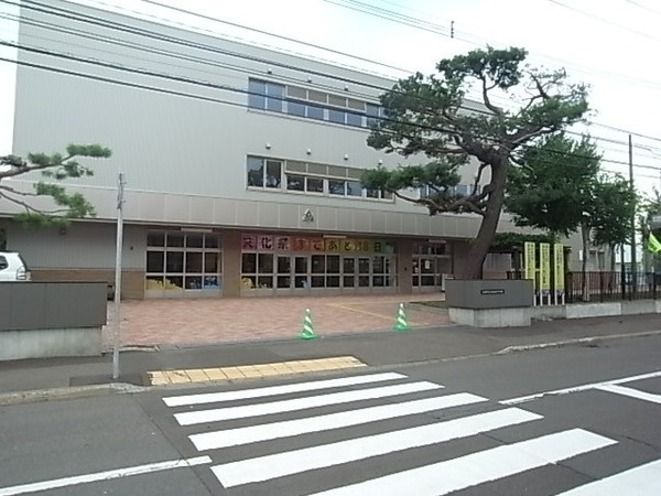 Junior high school. 790m to Sapporo Municipal Higashishiroishi junior high school (junior high school)