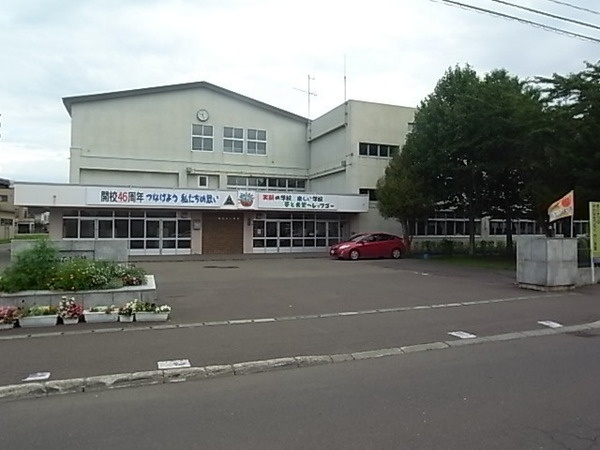 Primary school. 500m to Sapporo City Higashishiroishi elementary school (elementary school)