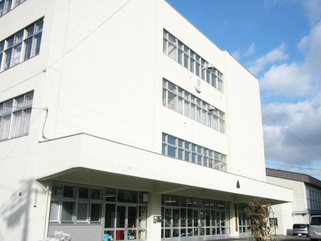 Junior high school. 1228m to Sapporo Municipal NichiAkira junior high school (junior high school)