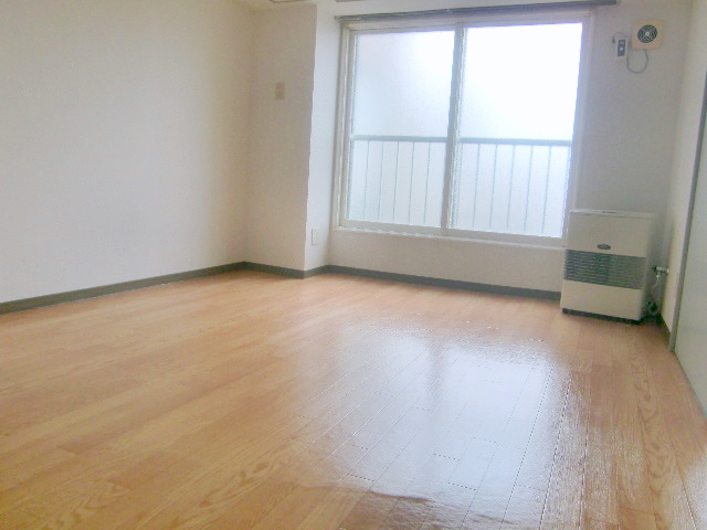 Living and room.  ☆ You can move within the initial cost 90,000 yen! Pets can be breeding!  ☆ 