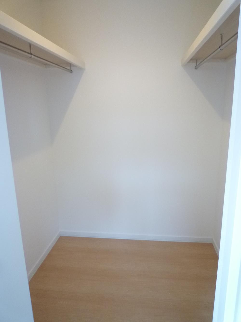 Receipt. Walk-in closet