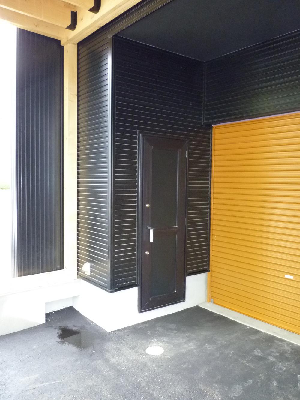 Other. Door directly put to the garage