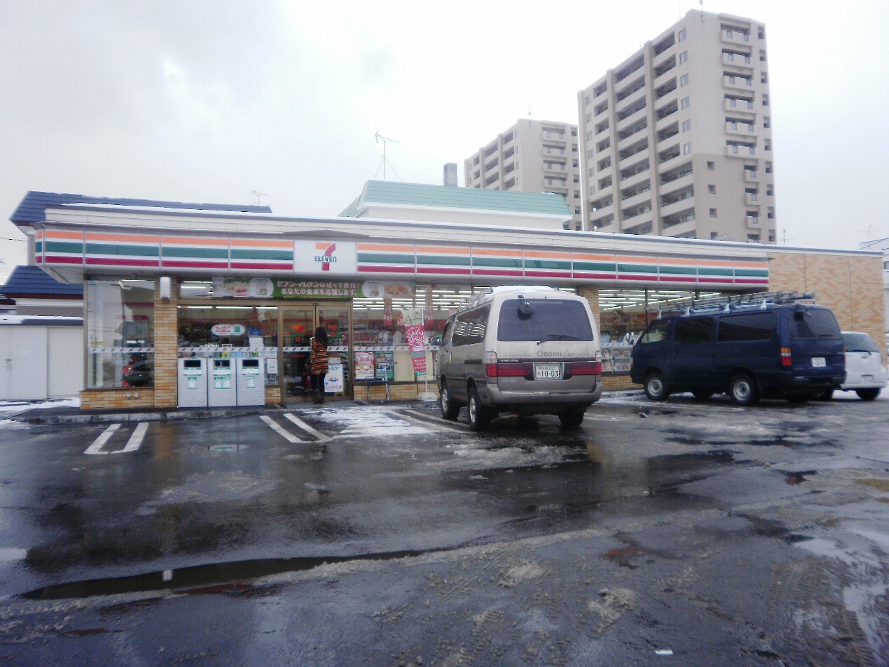 Convenience store. Seven-Eleven Sapporo Kitago Article 2 store up (convenience store) 300m
