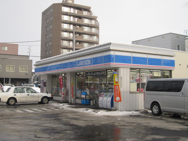 Convenience store. Lawson Sapporo Misono Article 2 store up (convenience store) 379m