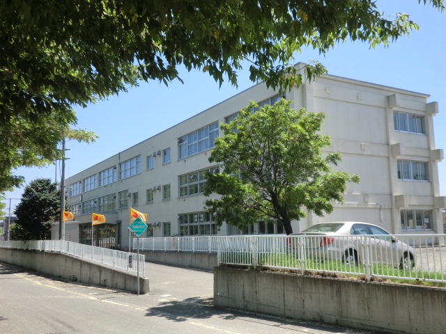 Primary school. 604m to Sapporo Tatsunishi Shiraishi elementary school (elementary school)