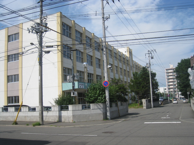 Junior high school. 286m to Sapporo City Shiraishi junior high school (junior high school)