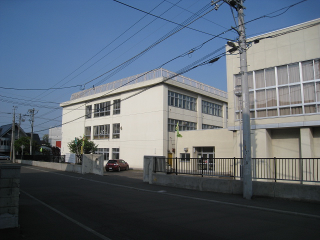 Primary school. 636m to Sapporo Municipal Hongo elementary school (elementary school)