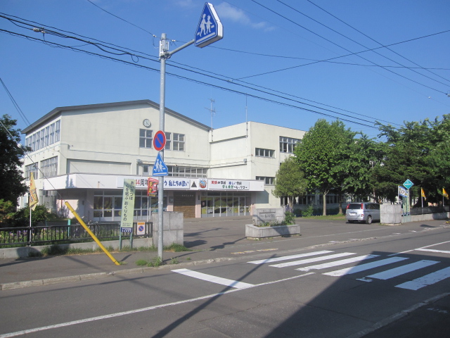 Primary school. 322m to Sapporo Municipal Higashishiroishi elementary school (elementary school)