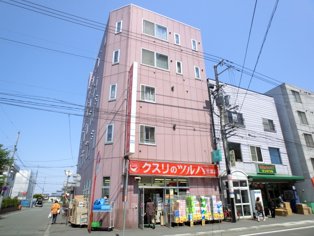 Dorakkusutoa. Medicine of Tsuruha Hongo shop 827m until (drugstore)