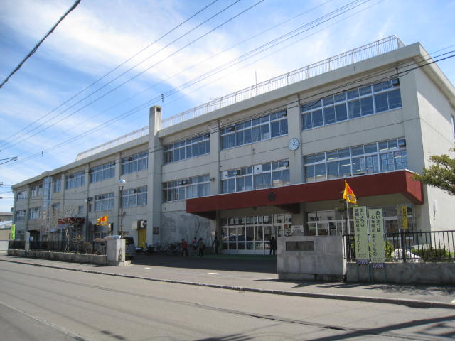 Primary school. 279m to Sapporo Municipal Hongo elementary school (elementary school)