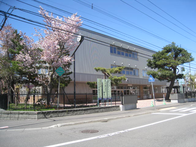 Junior high school. 319m to Sapporo Municipal Higashishiroishi junior high school (junior high school)
