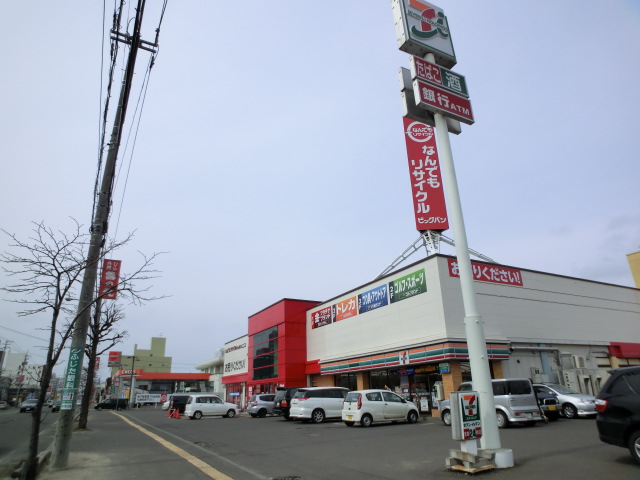 Convenience store. Seven-Eleven Sapporo Shiraishi Hondori 6-chome up (convenience store) 281m