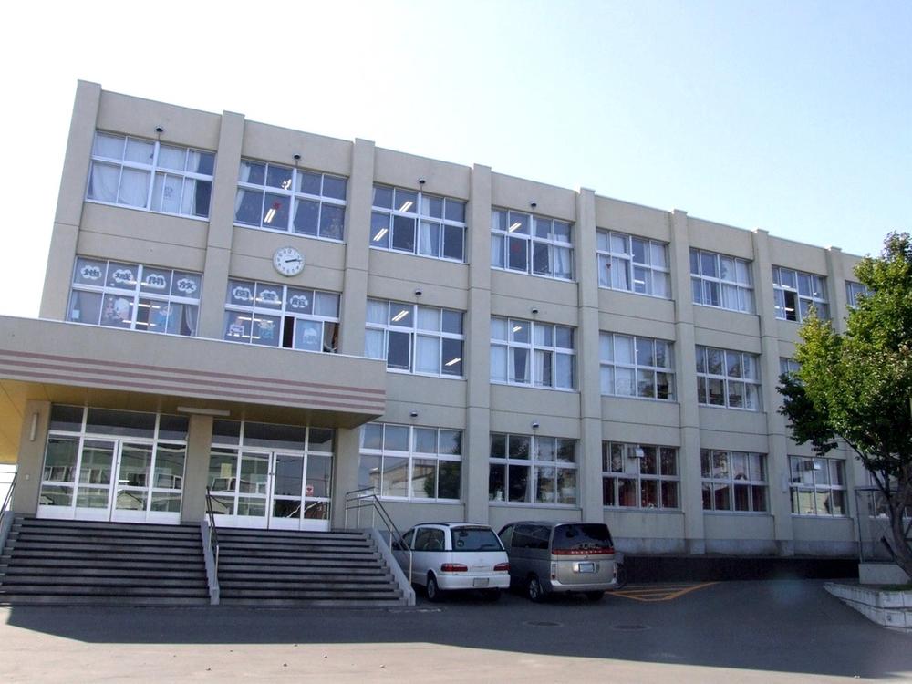Primary school. 860m to Sapporo Tachikawa North Elementary School