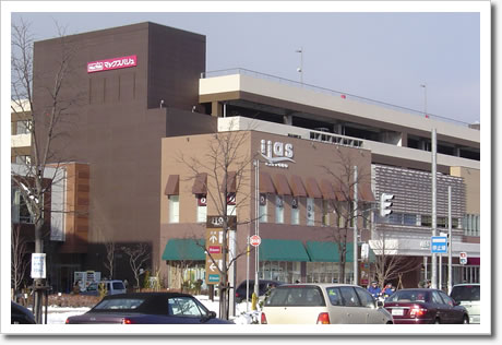 Shopping centre. Iasu Sapporo until the (shopping center) 947m