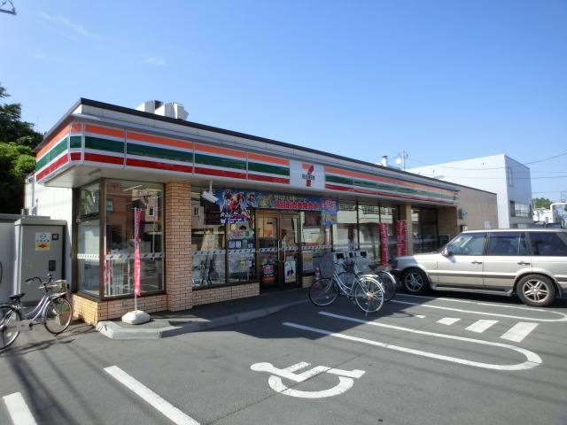 Convenience store. Seven-Eleven Higashisapporo Article 5 4-chome up (convenience store) 441m