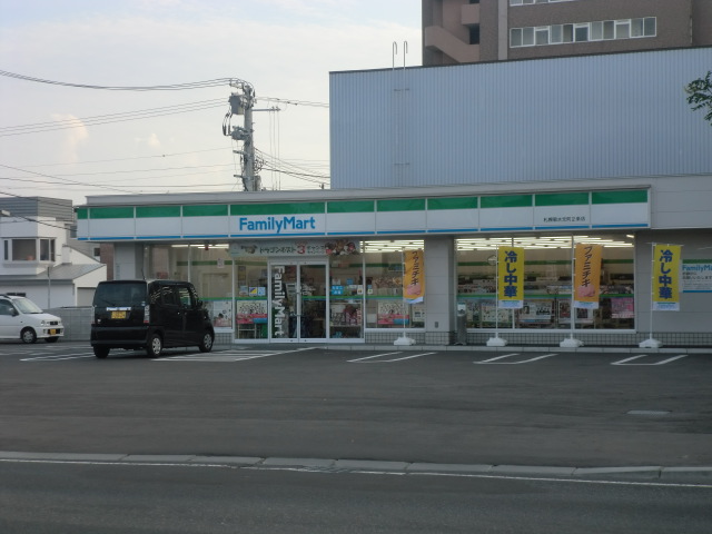 Convenience store. FamilyMart Sapporo Kikusuimoto cho, Article 2 store up (convenience store) 395m
