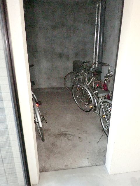 Other common areas. Bicycle Yes