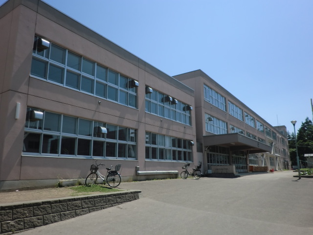Primary school. 599m to Sapporo City Shiraishi elementary school (elementary school)