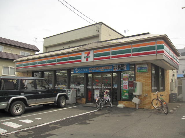 Convenience store. Seven-Eleven Sapporo Hondori store up (convenience store) 69m