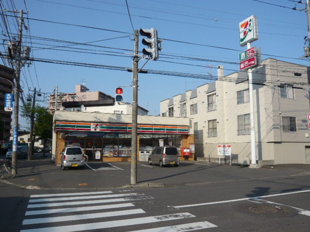 Convenience store. Seven-Eleven Higashisapporo Article 5 store up (convenience store) 59m