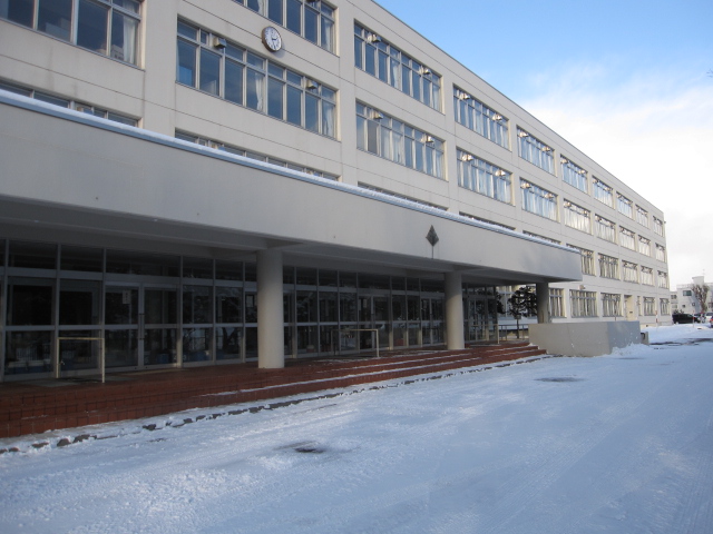 high school ・ College. Hokkaido Sapporo Higashi High School (High School ・ NCT) to 445m