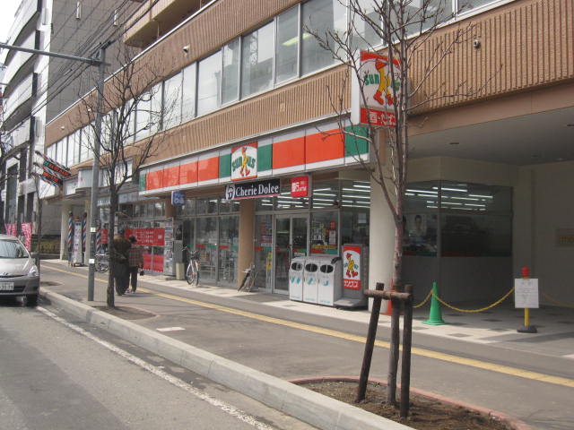 Convenience store. 421m until Thanksgiving Higashisapporo Article 4 store (convenience store)