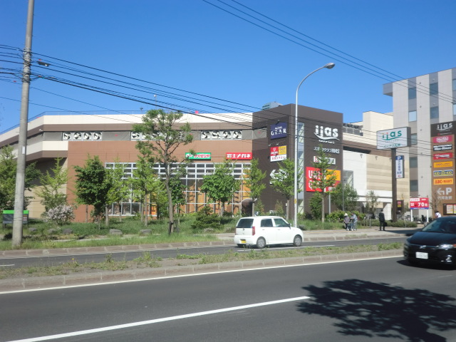 Shopping centre. Iasu 444m to Sapporo (shopping center)
