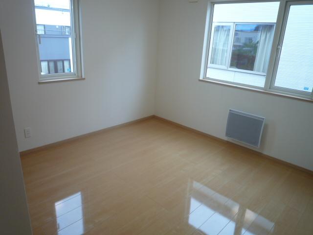 Non-living room. Indoor (08 May 2013) Shooting