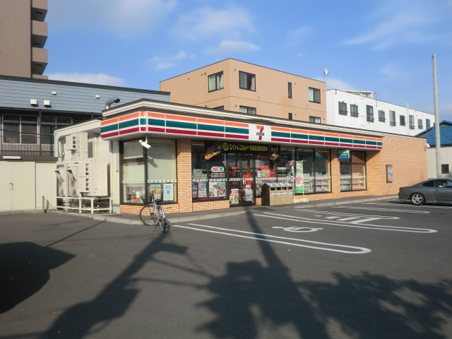 Convenience store. Seven-Eleven Sapporo Kikusui Article 3 store up (convenience store) 339m