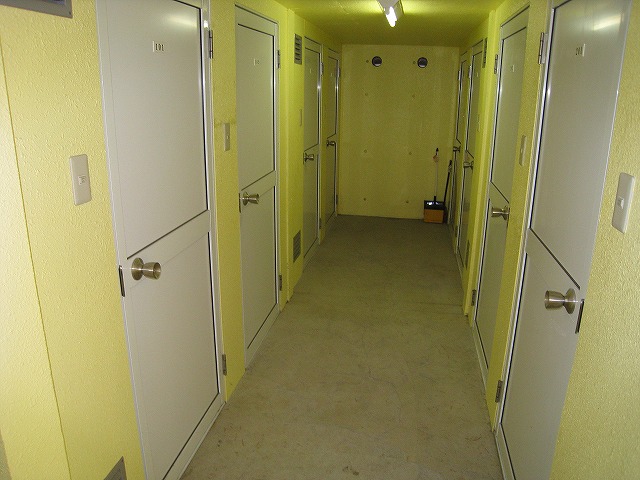 Other common areas. Trunk room equipped