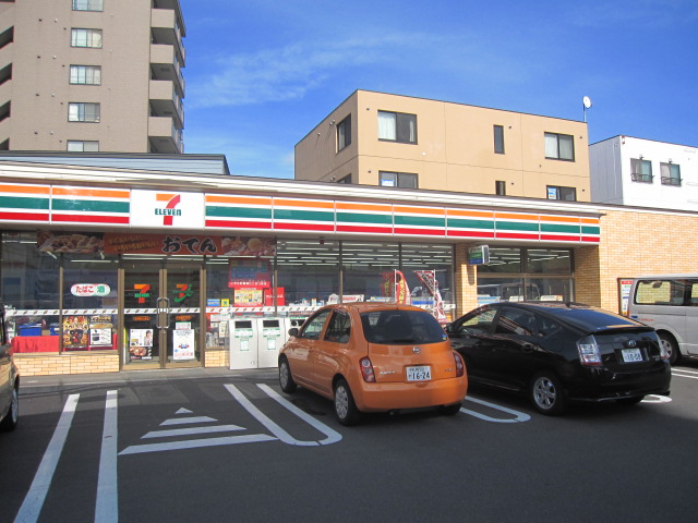 Convenience store. Seven-Eleven Sapporo Kikusui Article 3 store up (convenience store) 439m