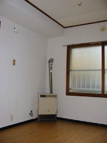 Living and room.  ☆ You can move in the initial cost 40,000 yen! Good day in the southwest-facing ☆ 