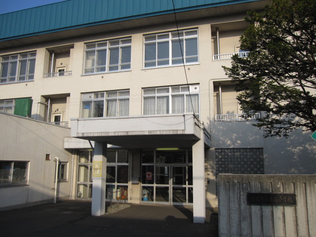 Primary school. 497m to Sapporo Municipal Hondori elementary school (elementary school)